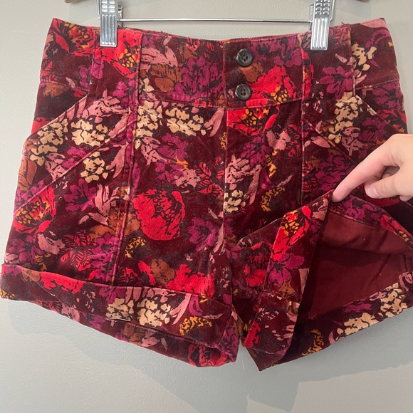 Beautiful magenta floral print velvet shorts by FOSSIL - Picture 3 of 7